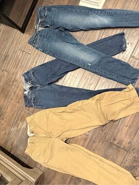 Volcom Men's Blue Denim Jeans and Khaki Pants Bundle